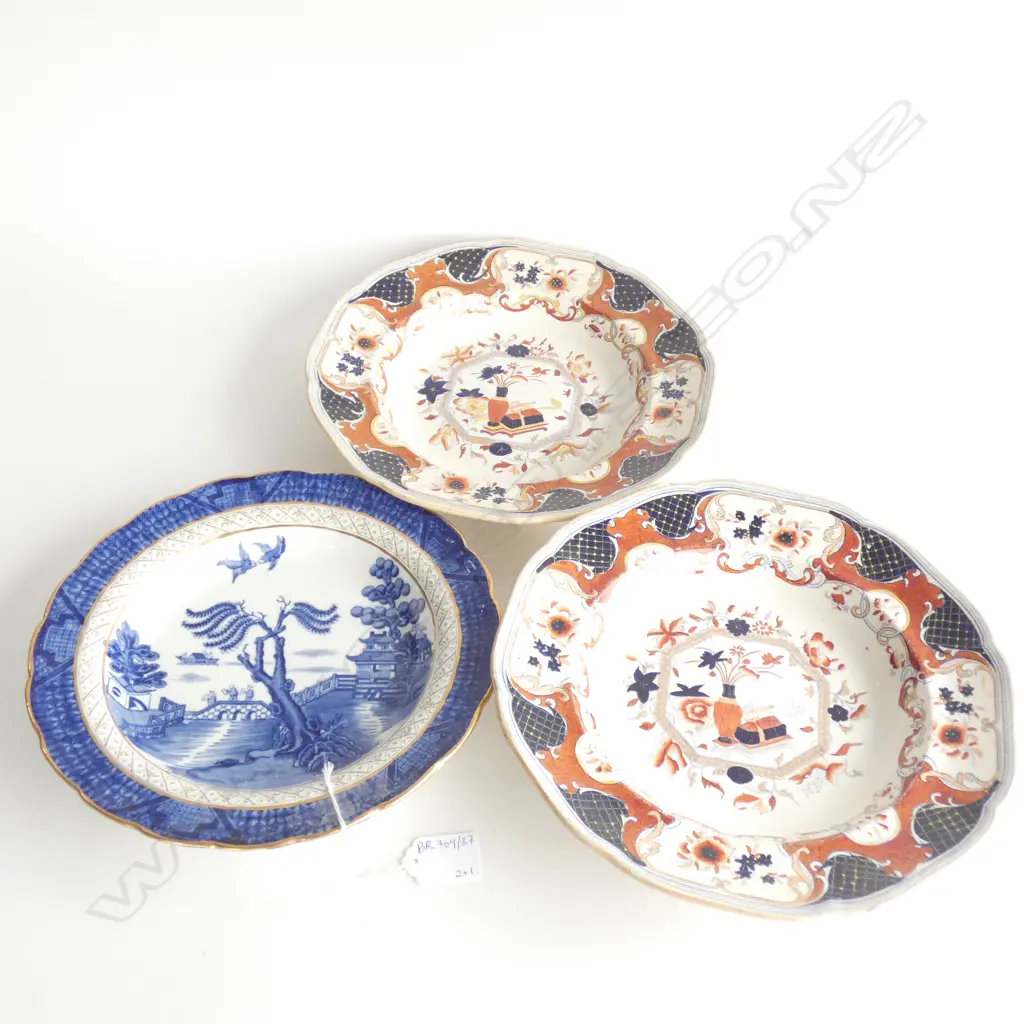 PR VICTORIAN IMARI PLATES + BOOTHS REAL OLD WILLOW 255mm dia Image 1++