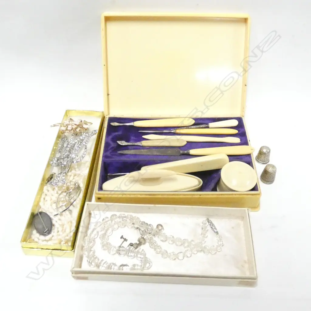 BAG ASST COSTUME JEWELLERY & BAKELITE ASST MANICURE PCS & BOX  Image 1++