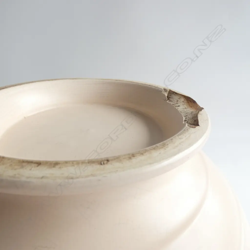 ERNEST SHUFFLEBOTHAM FOR CROWN LYNN ROUND RIBBED VASE H.230mm CHIP TO BASE Image 1++