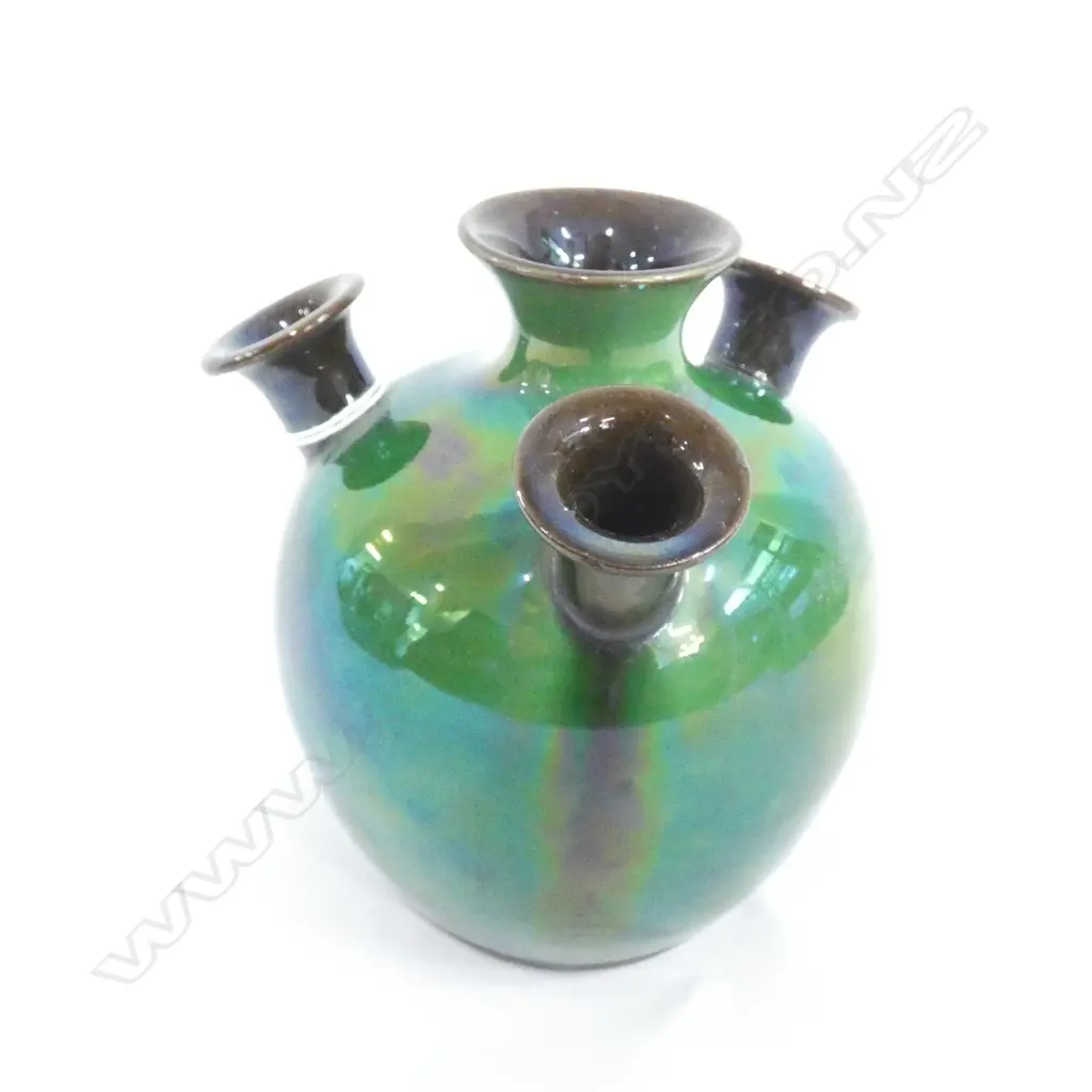 TORQUAY GREEN LUSTRE VASE H.140mm Image 1++