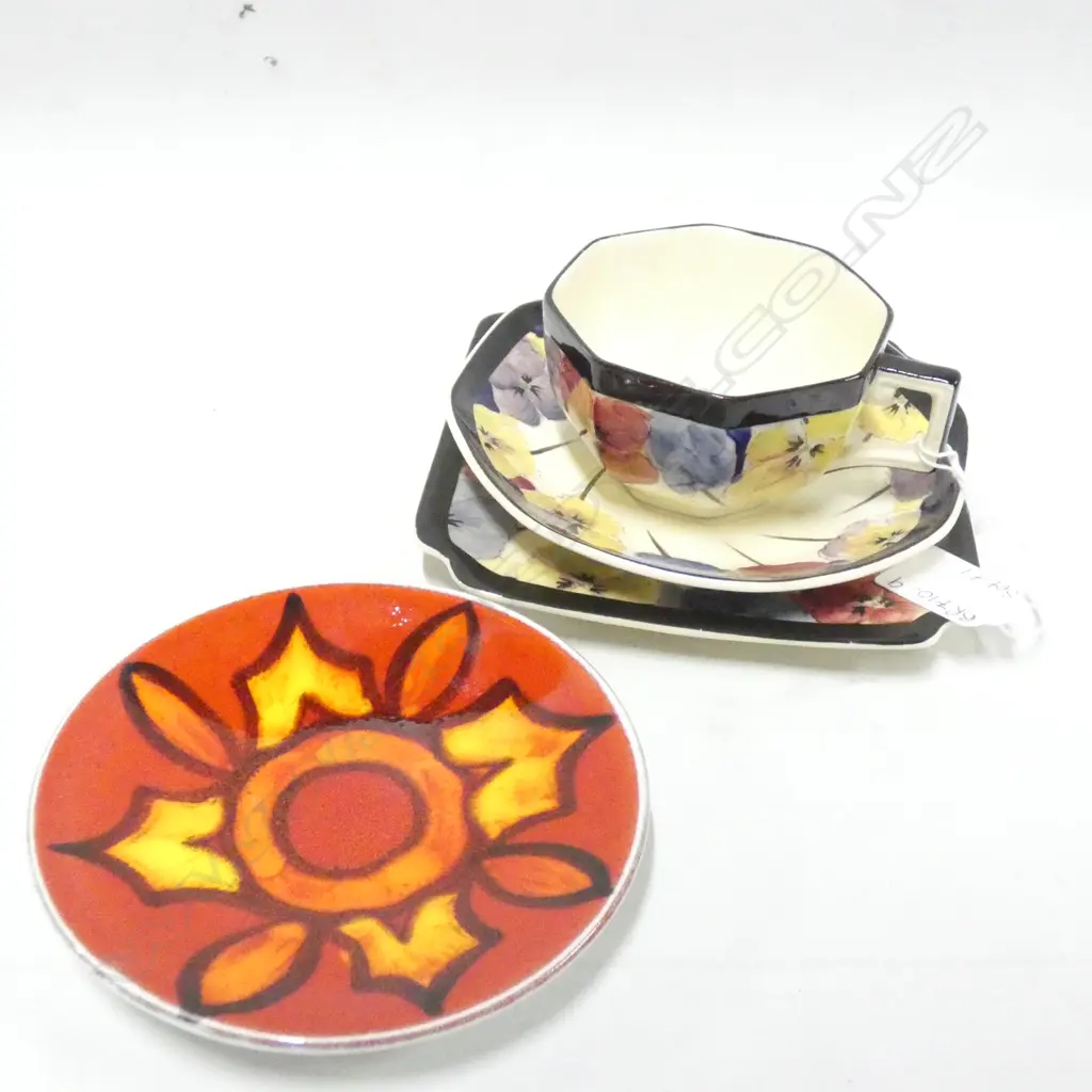ROYAL DOULTON  PANSY TRIO & SM POOLE DELPHIS DISH (DIA 125MM) Image 1++