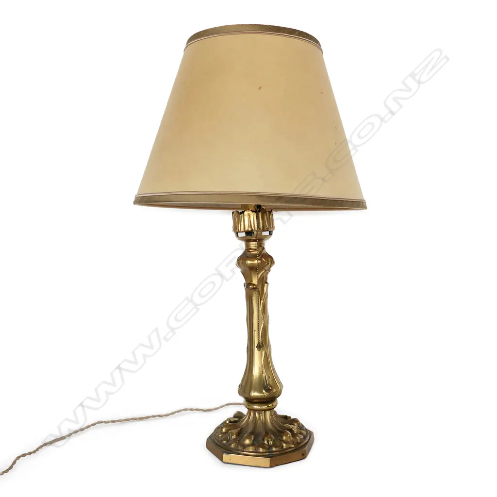 VINTAGE GILT BRASS LAMP Image 1++