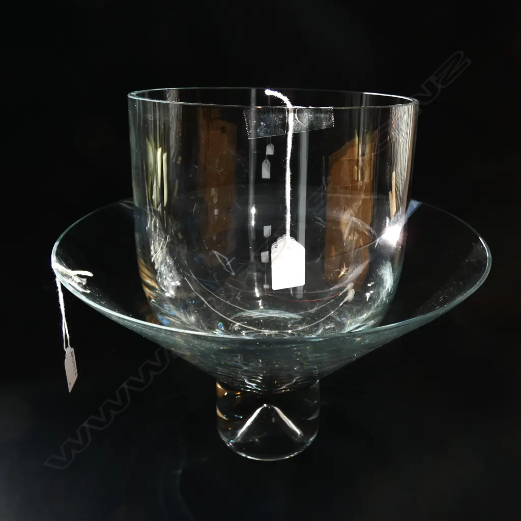 2 LARGE GLASS BOWLS; FRUIT BOWL 375mm dia Image 1++