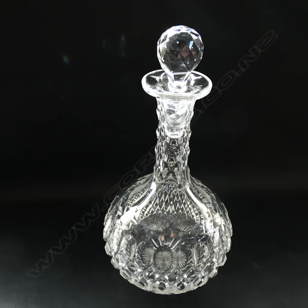 CUT CRYSTAL DECANTER H.290mm Image 1++
