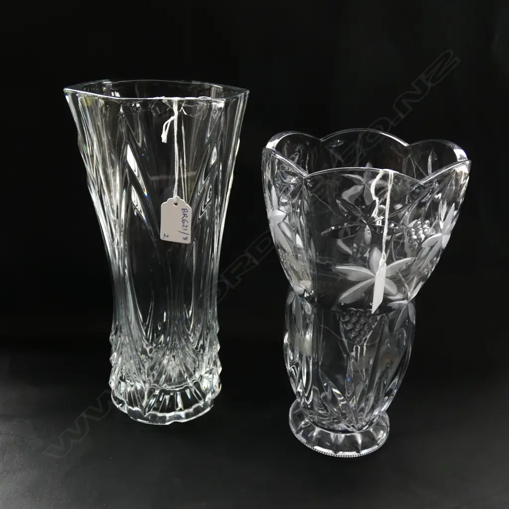 2 LARGE GLASS VASES H.295mm Image 1++