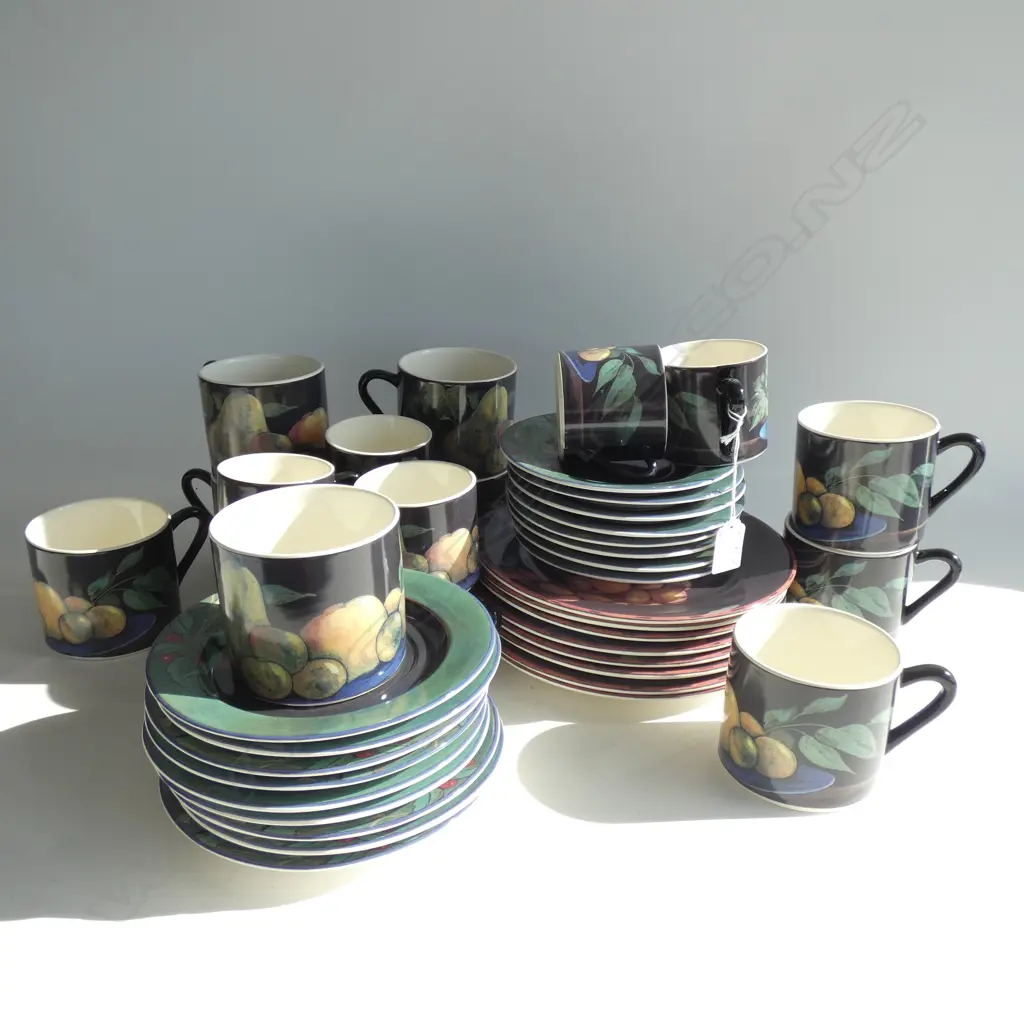 CUEILLETTE FAIENCERIE DE GIEN PORCELAIN 42PC SET.... Image 1++