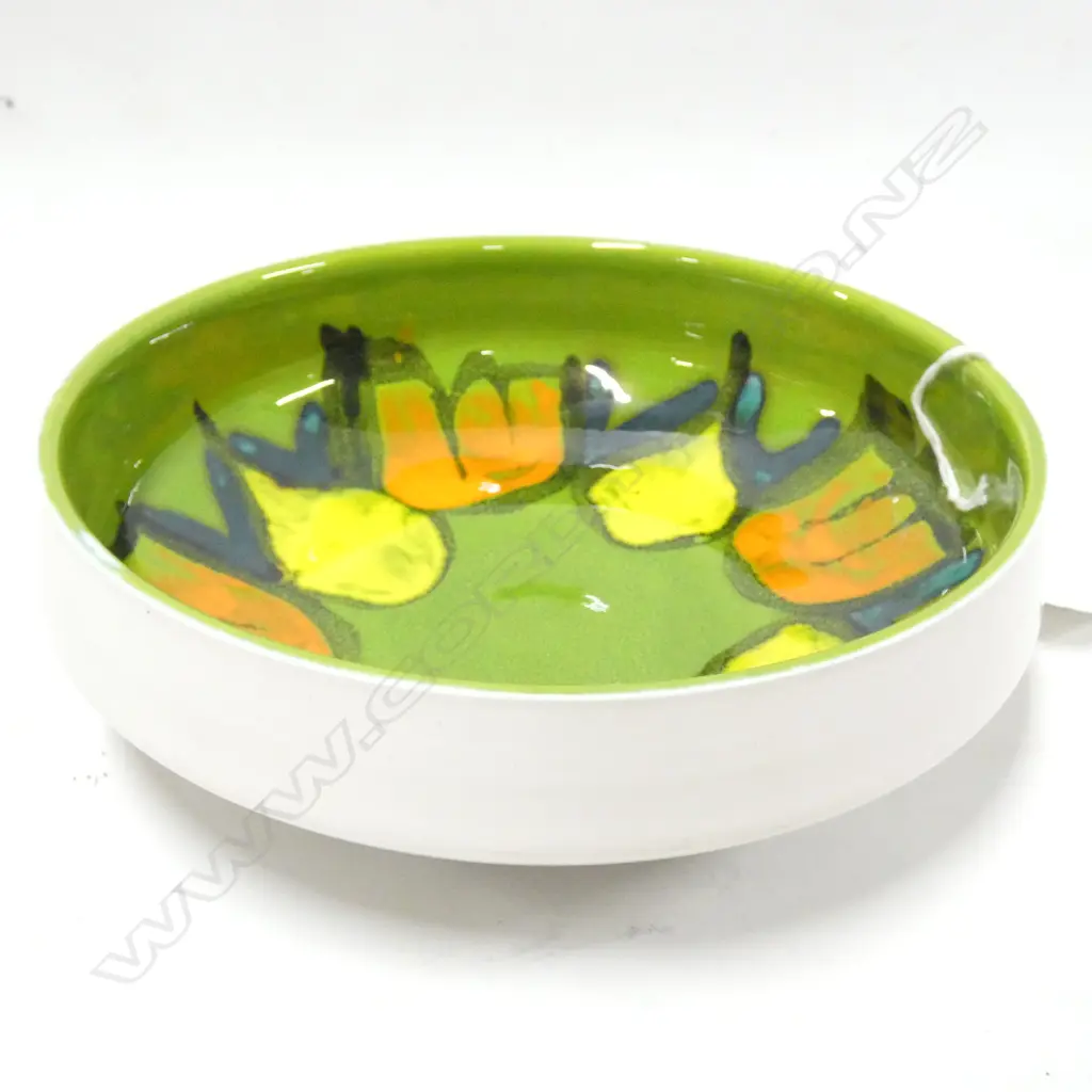 GREEN POOLE DELPHIS POTTERY BOWL; SHAPE 88 / SIGNED IH DIA 175MM Image 1++