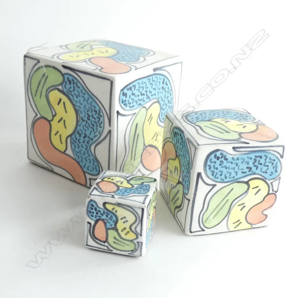 WARREN TIPPET SET OF 3 GRADUATED CUBES... Image 1++