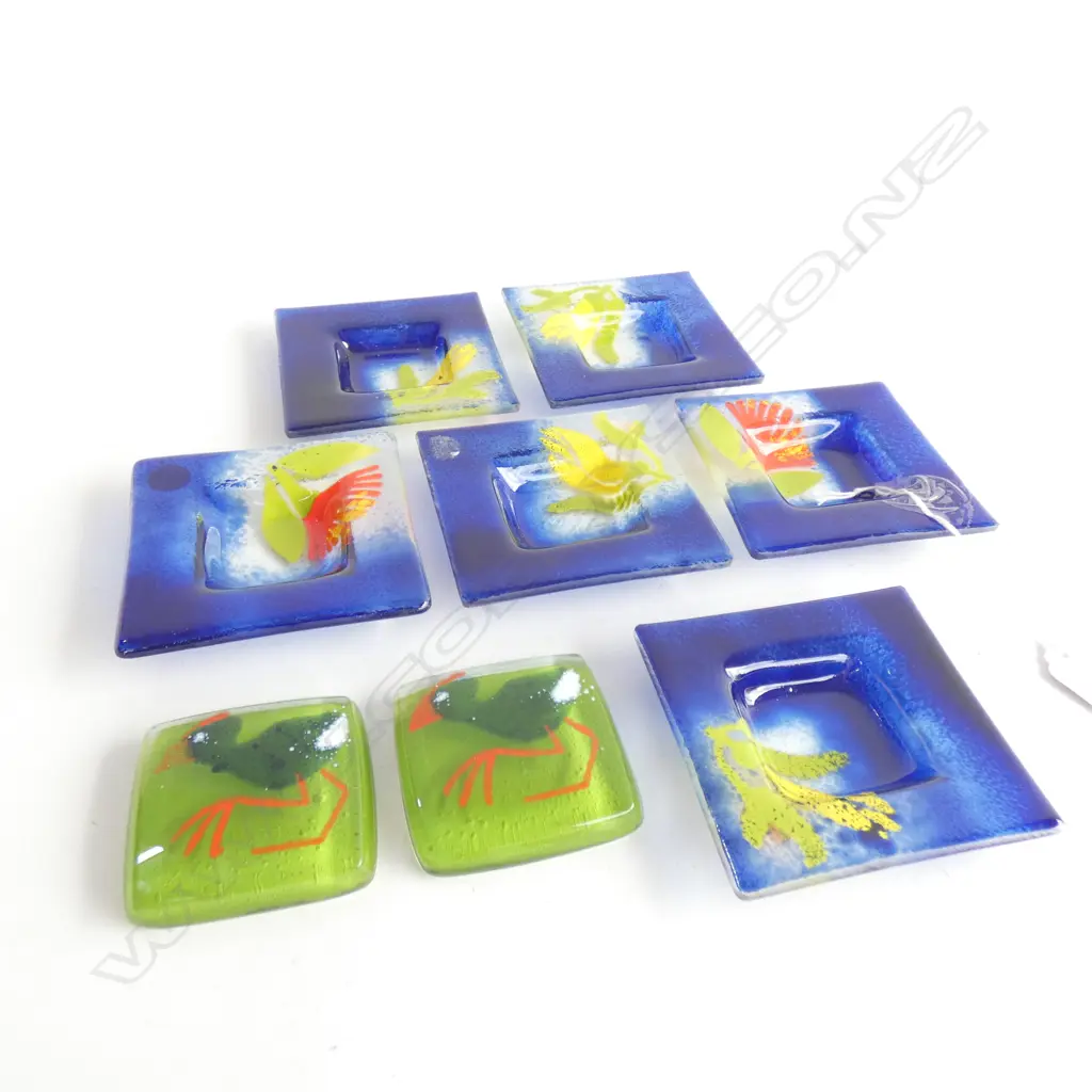 6 SM NZ GLASS DISHES W KIWI DESIGNS + 2 PUKEKO PAPERWEIGHTS  Image 1++