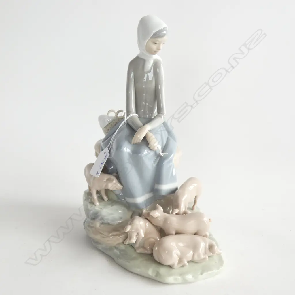 LLADRO 'GIRL WITH PIGLETS' FIGURE GROUP... Image 1++