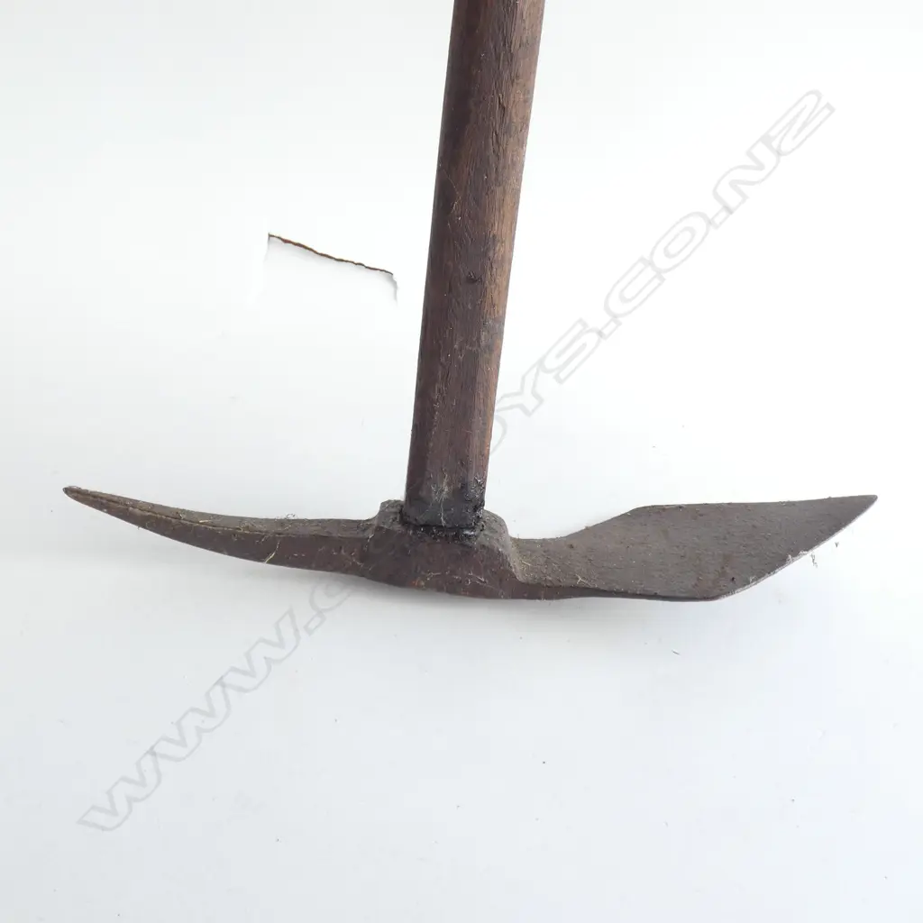 OLD LONG HANDLED HOE STEEL DIAMOND HEAD. L.1290mm Image 1++