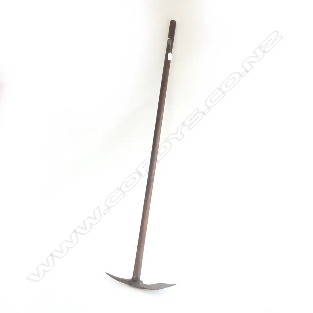 OLD LONG HANDLED HOE STEEL DIAMOND HEAD. L.1290mm Image 1++