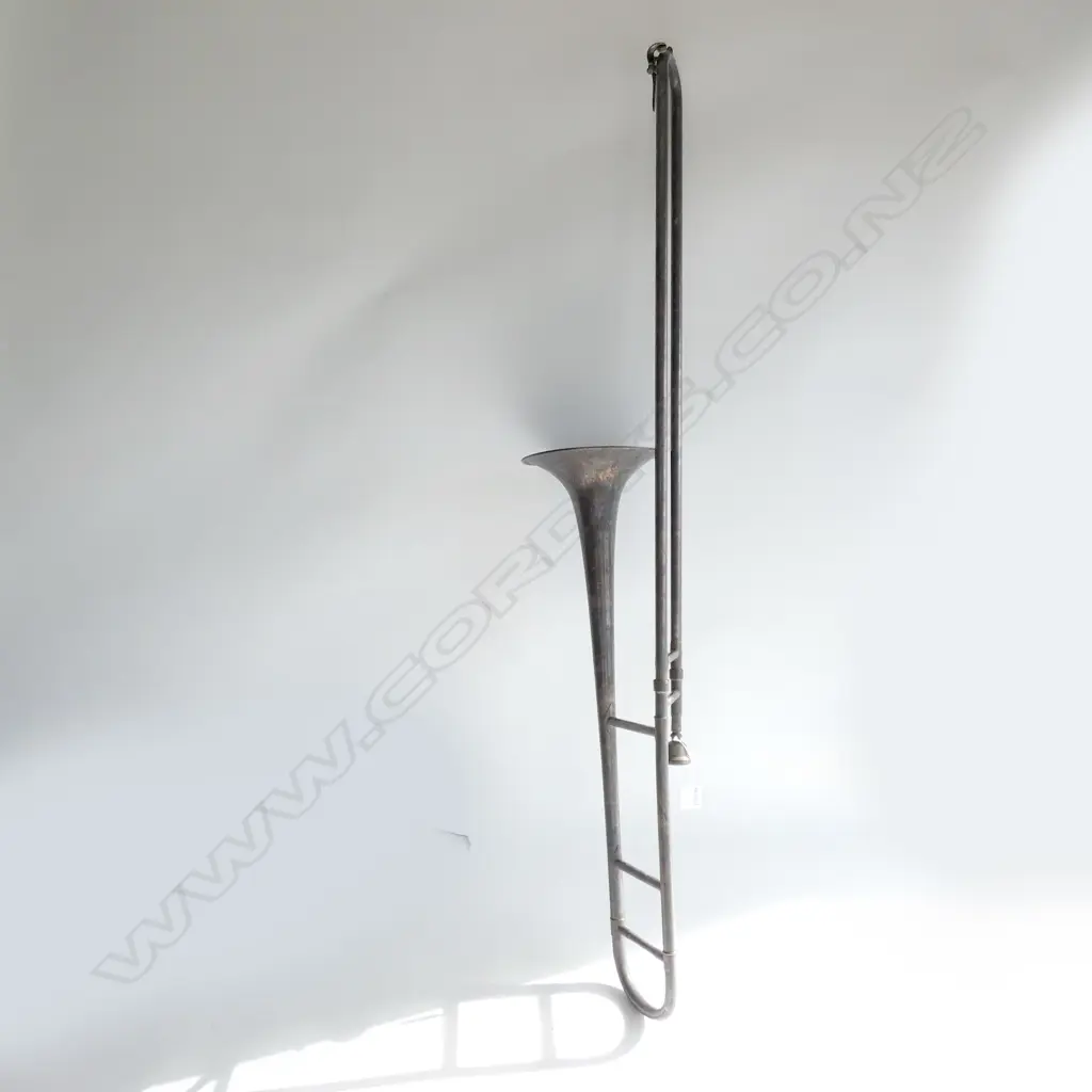 VINTAGE TROMBONE L.1125mm Image 1++