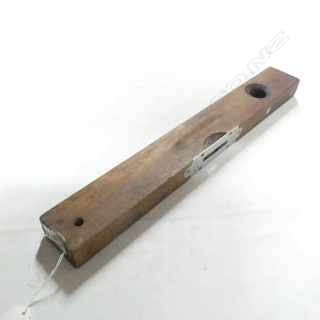 OLD WOODEN LEVEL- MADE IN ENGLAND L 455MM Image 1++