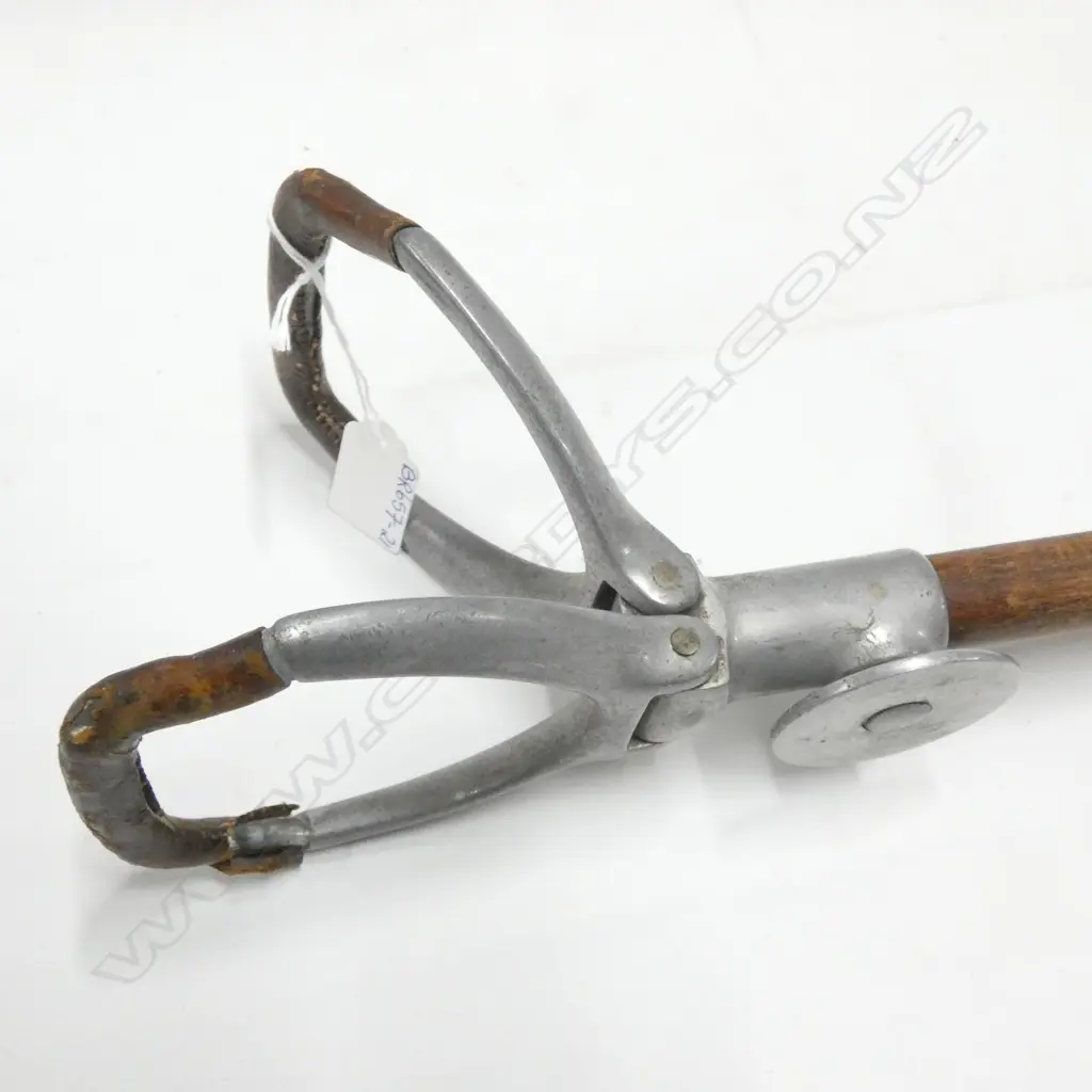 OLD FOLDING GOLF MONOPOD CHAIR - WOODEN / ALUMINIUM & LEATHER Image 1++