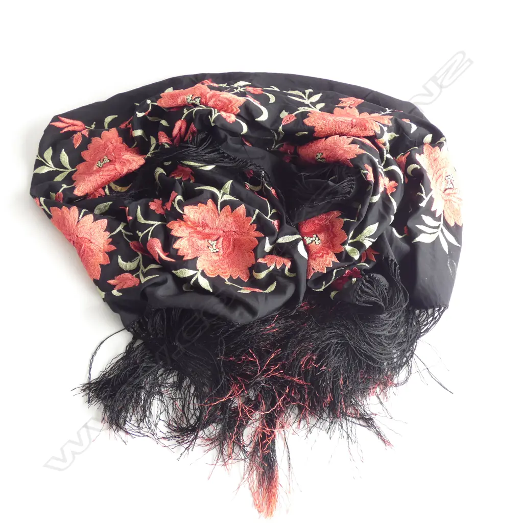 VINTAGE FLORAL EMBROIDERED BLACK FRINGED SHAWL Image 1++
