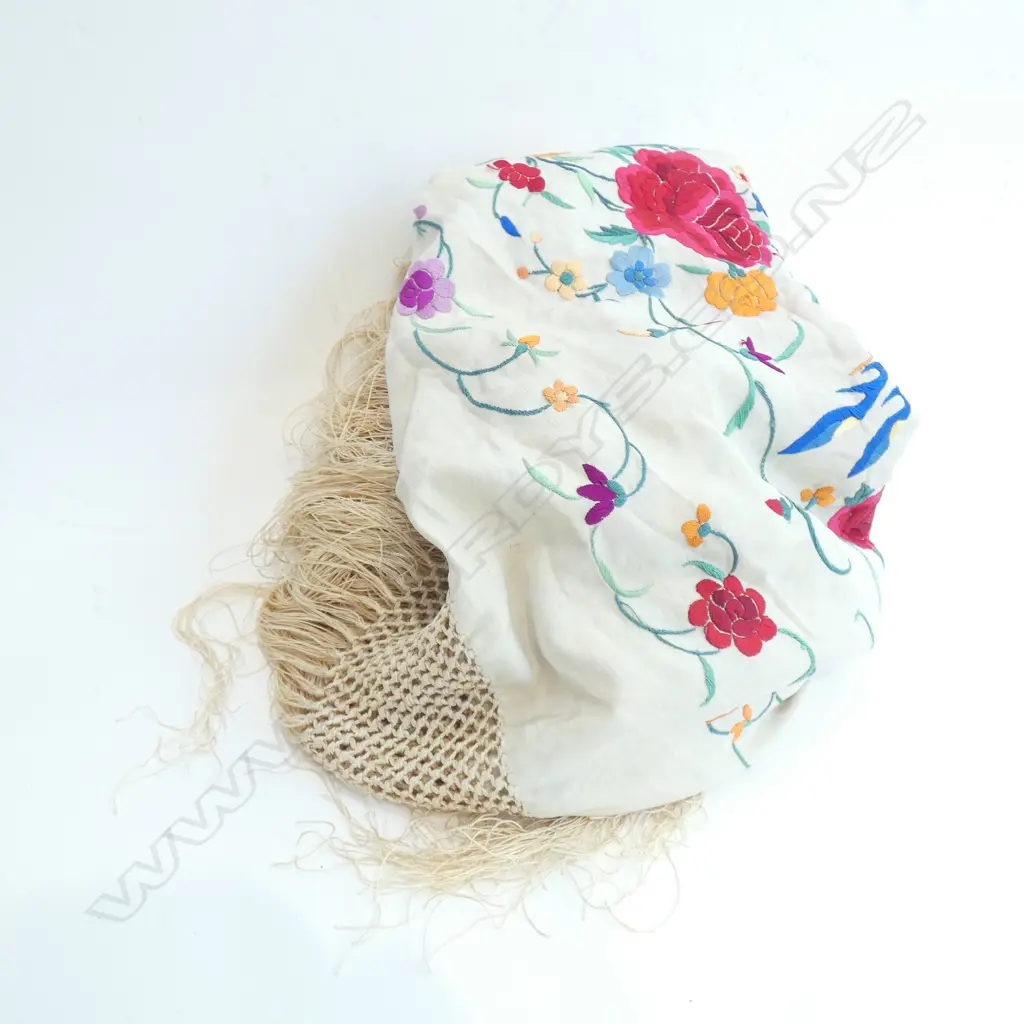 SILK EMBROIDED SHAWL WITH FRINGE Image 1++