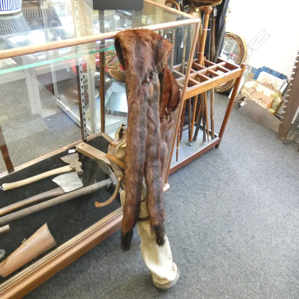 VINTAGE GOLF CLUBS & FUR STOLE  Image 1++