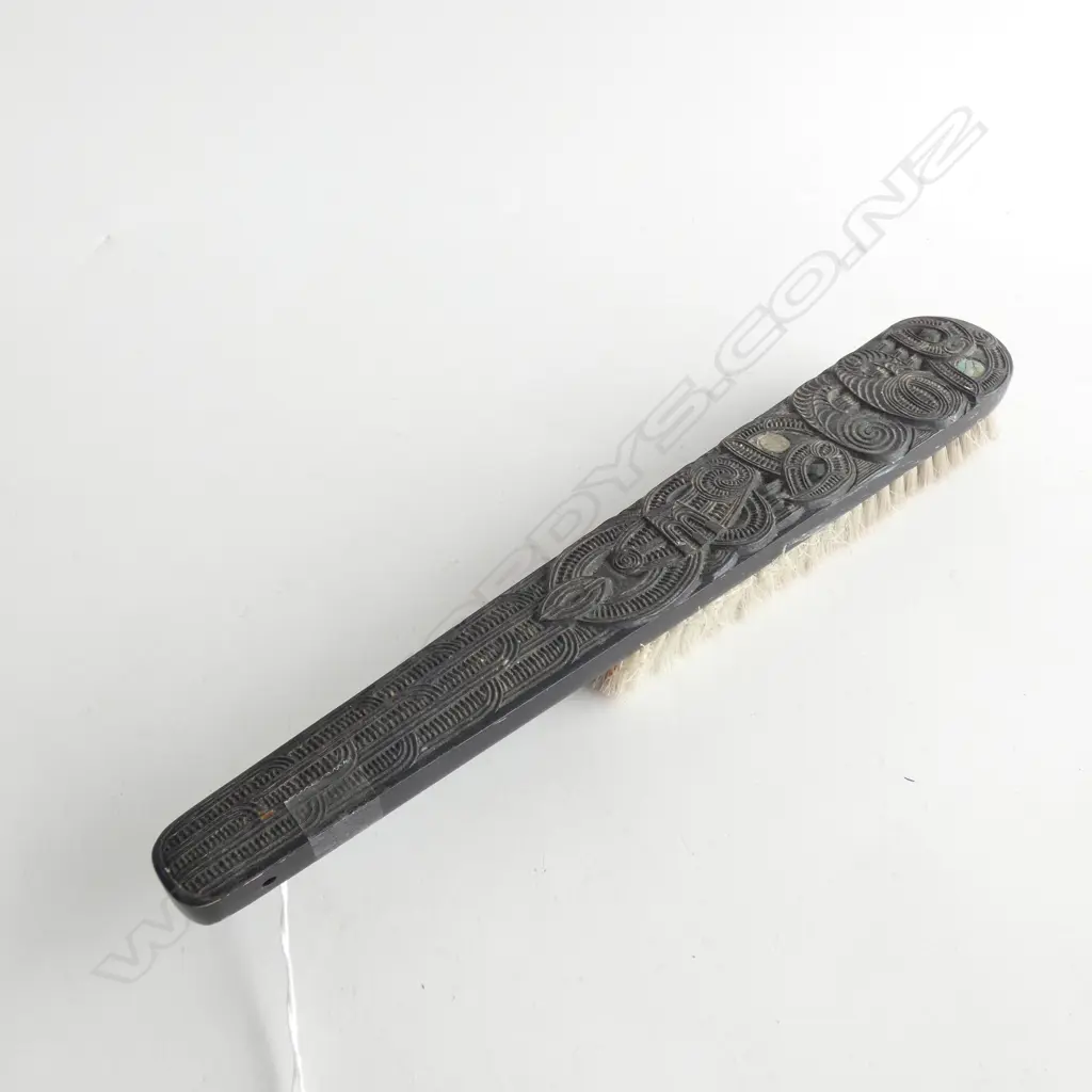 CARVED WOODEN 'MAORI' CLOTHES BRUSH L.310mm Image 1++