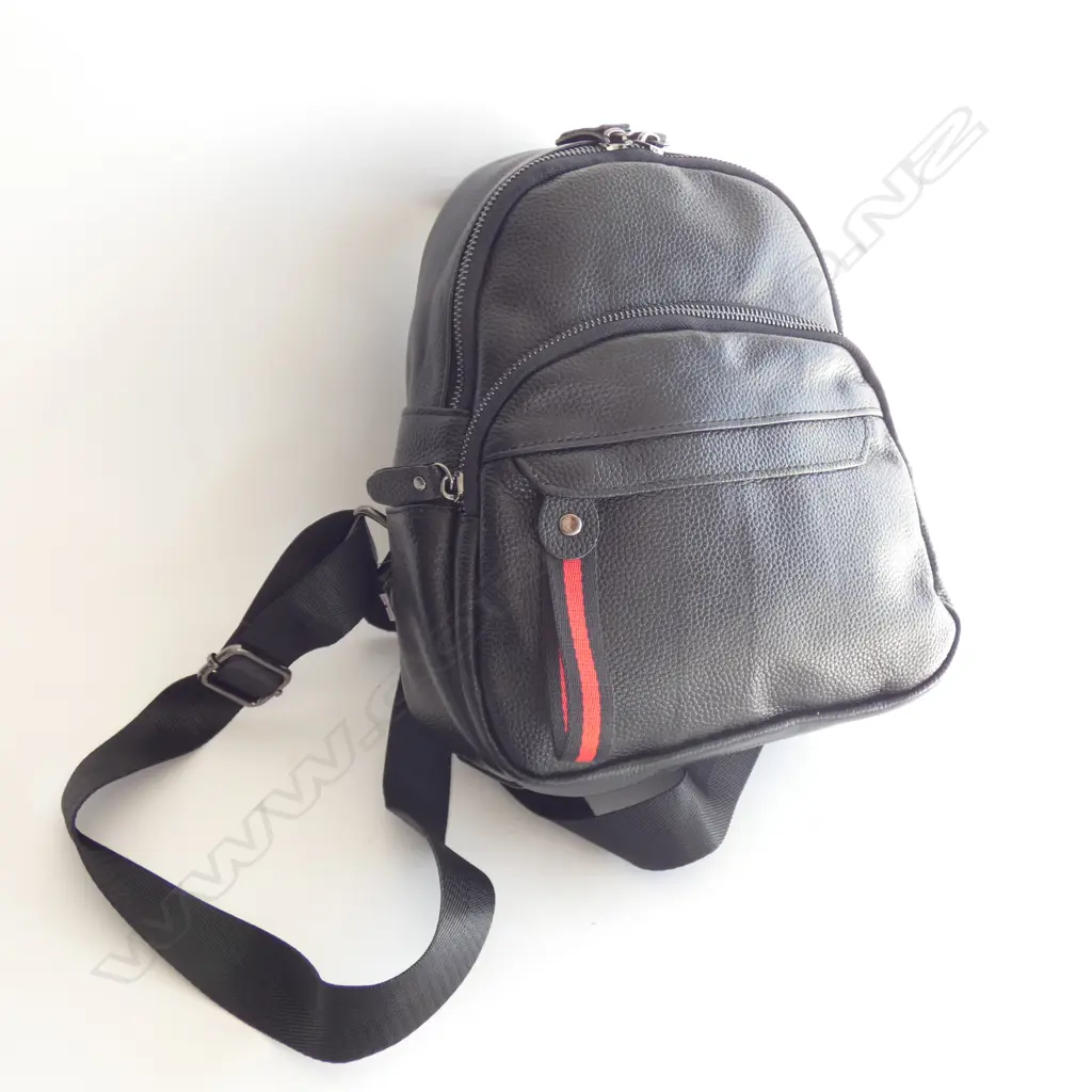 SMALL BLACK COWHIDE LEATHER BAG H.260mm Image 1++