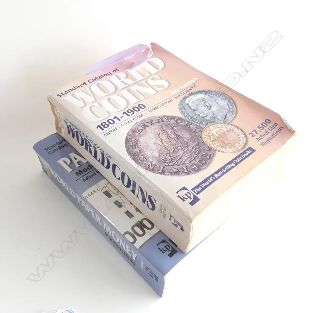 2 COLLECTORS CATALOGUES - WORLD COINS / WORLD PAPER MONEY  Image 1++