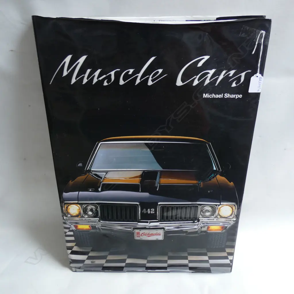 GIANT BOOK 'MUSCLE CARS' H.600mm Image 1++