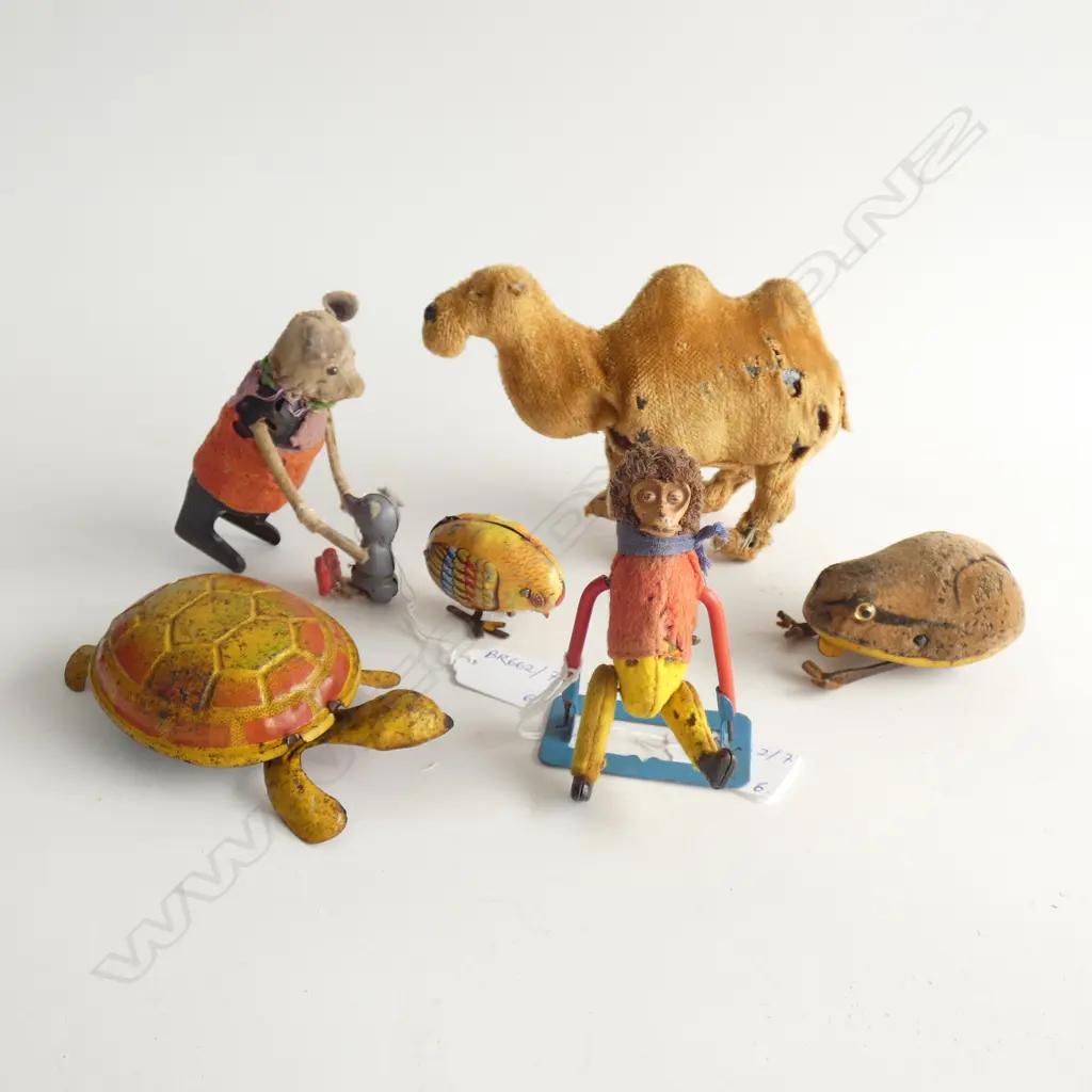 6 OLD METAL TOYS PLAYWORN  Image 1++