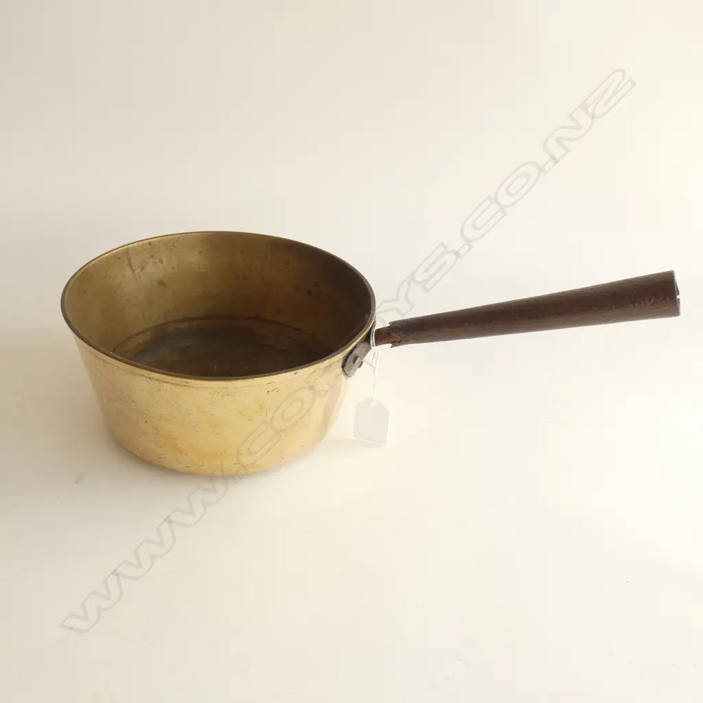 ANTIQUE BRASS KITCHEN POT  Image 1++