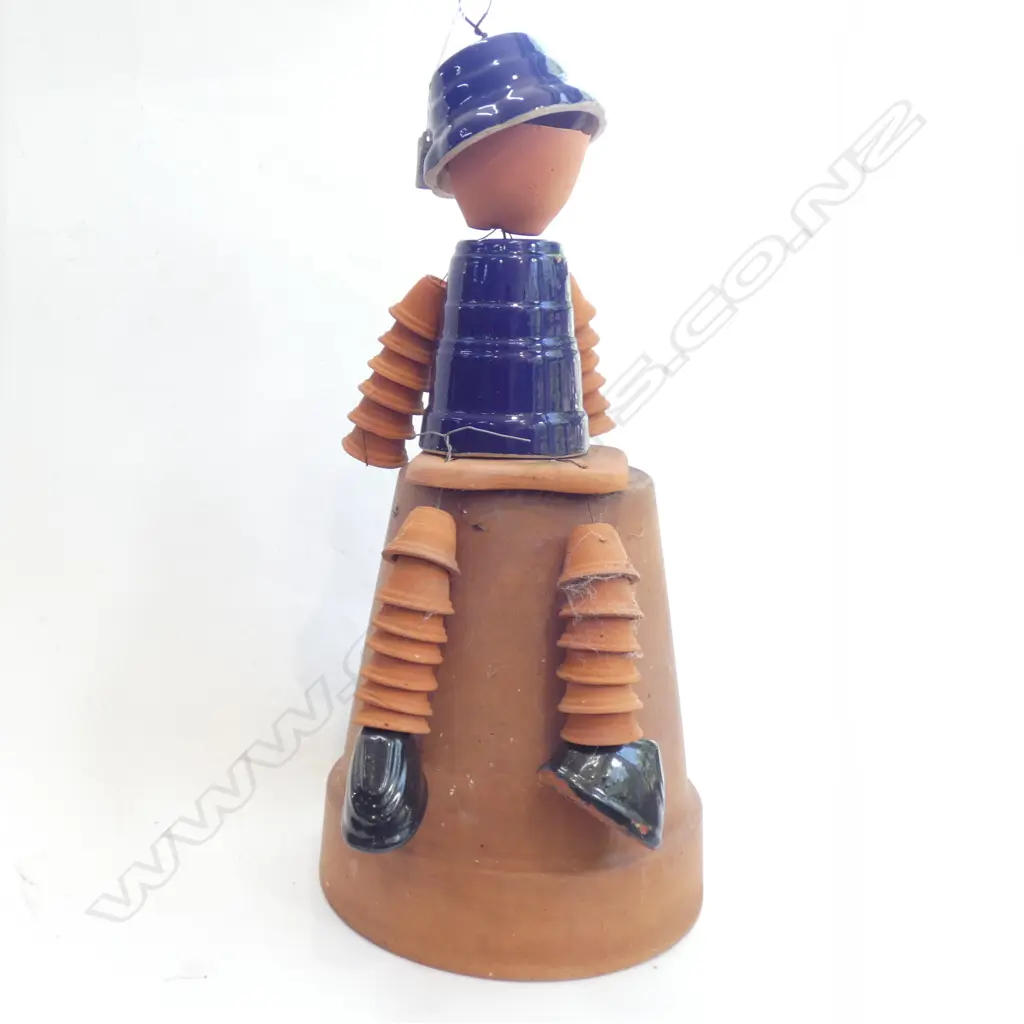 TERRACOTTA POT MAN H.500mm Image 1++