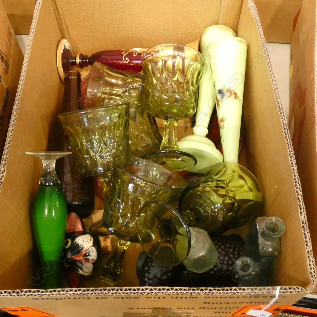 BOX LOT ASST COLOURED GLASS INCL 6 GREEN WINE GLASSES / VENETIAN GLASS ETC.  Image 1++