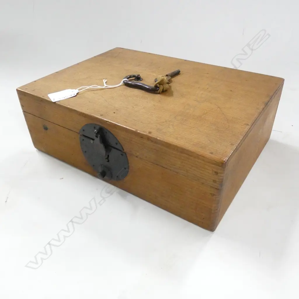SM WOODEN BOX WITH BRASS HANDLE - LOCK & KEY 295 X 220 X 100MM Image 1++