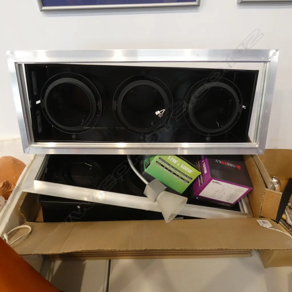 2 BOXES ECC ITALIAN LIGHTS Image 1++