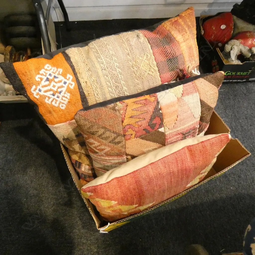 BOX LOT 3 TURKISH CUSHIONS 1 AF Image 1++
