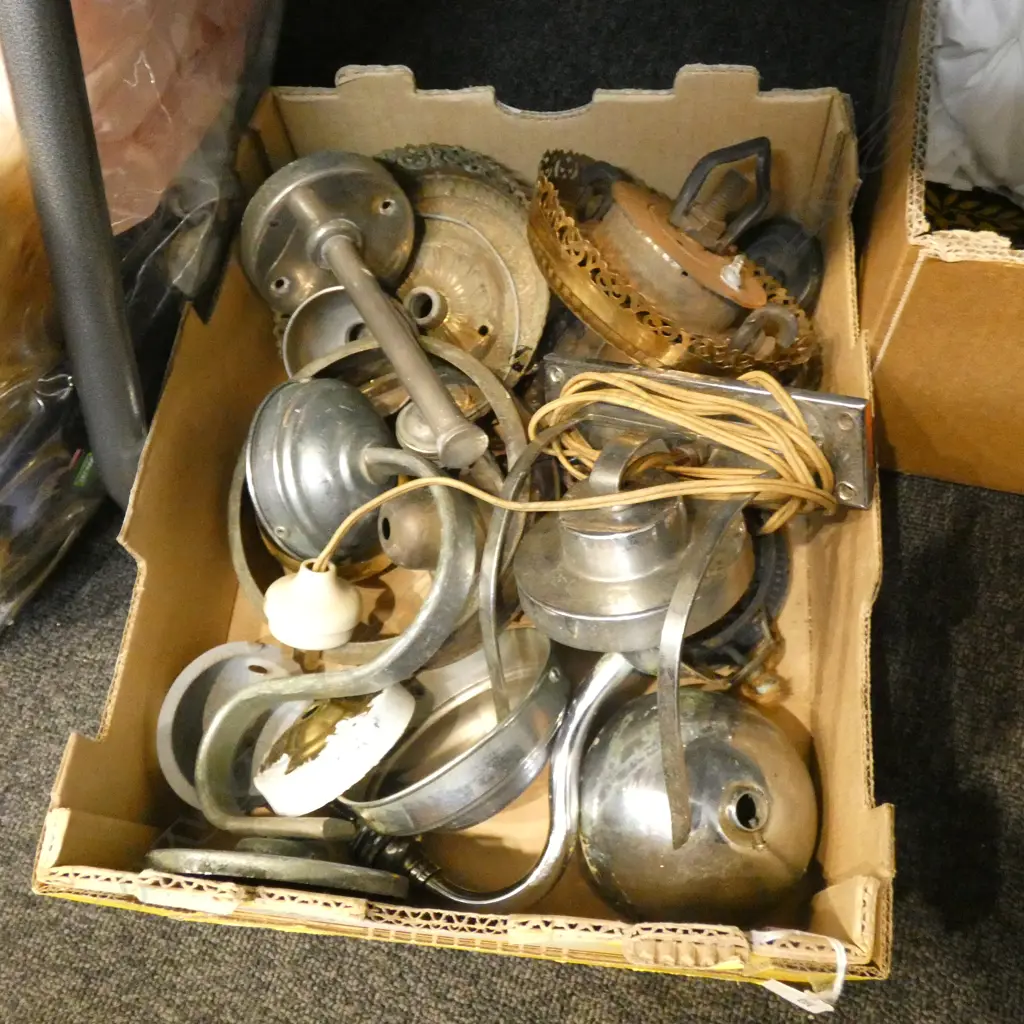 BOX ASST DECO LAMP FIXTURES  Image 1++