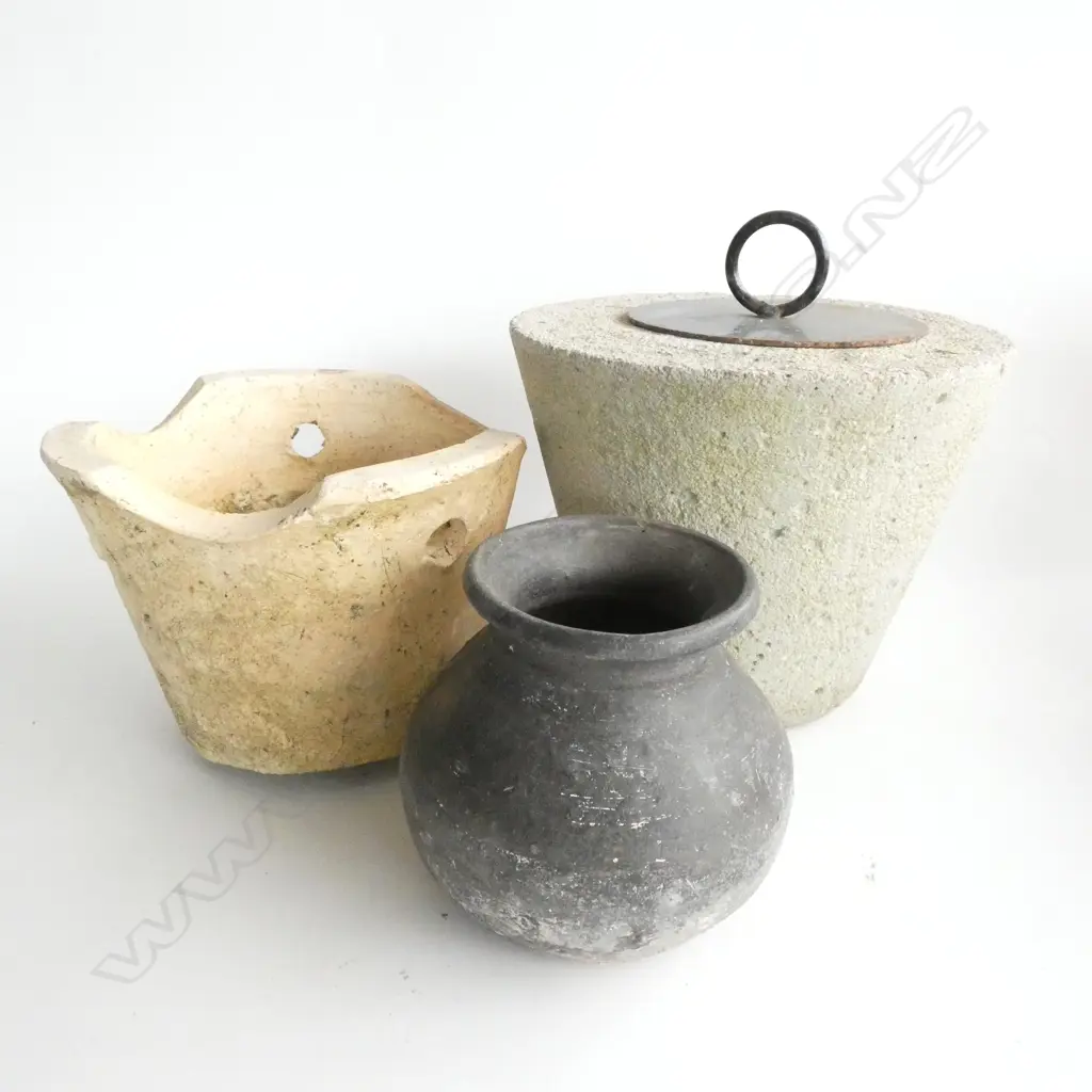 BOX LOT CERAMIC POT & CONCRETE BURNER Image 1++