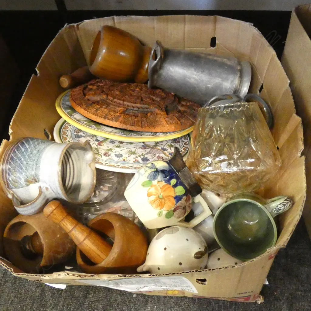 BOX LOT ASST. CERAMICS ETC Image 1++