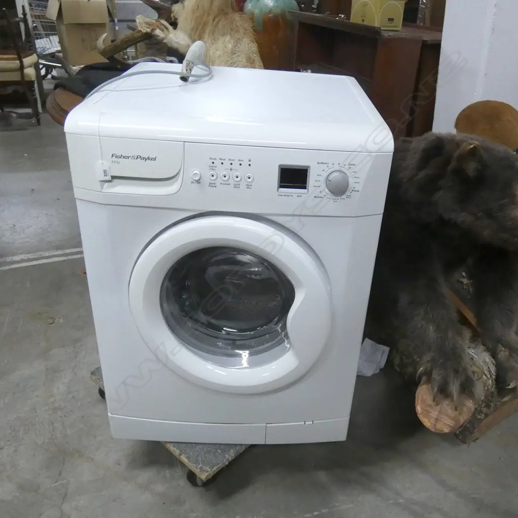 FISHER AND PAYKEL 8 KG FRONT LOADING WASHING MACHINE WORKING WELL Image 1++