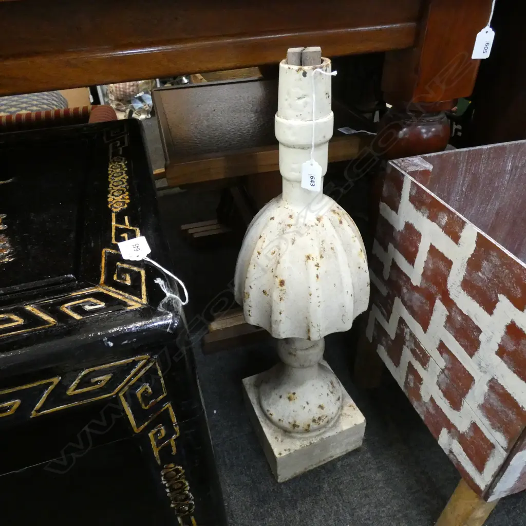 NZR WHITE PAINTED CAST IRON FINIAL H.680mm Image 1++