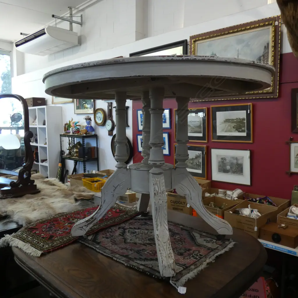 WHITE PAINTED VICTORIAN LOO TABLE W.1010mm Image 1++