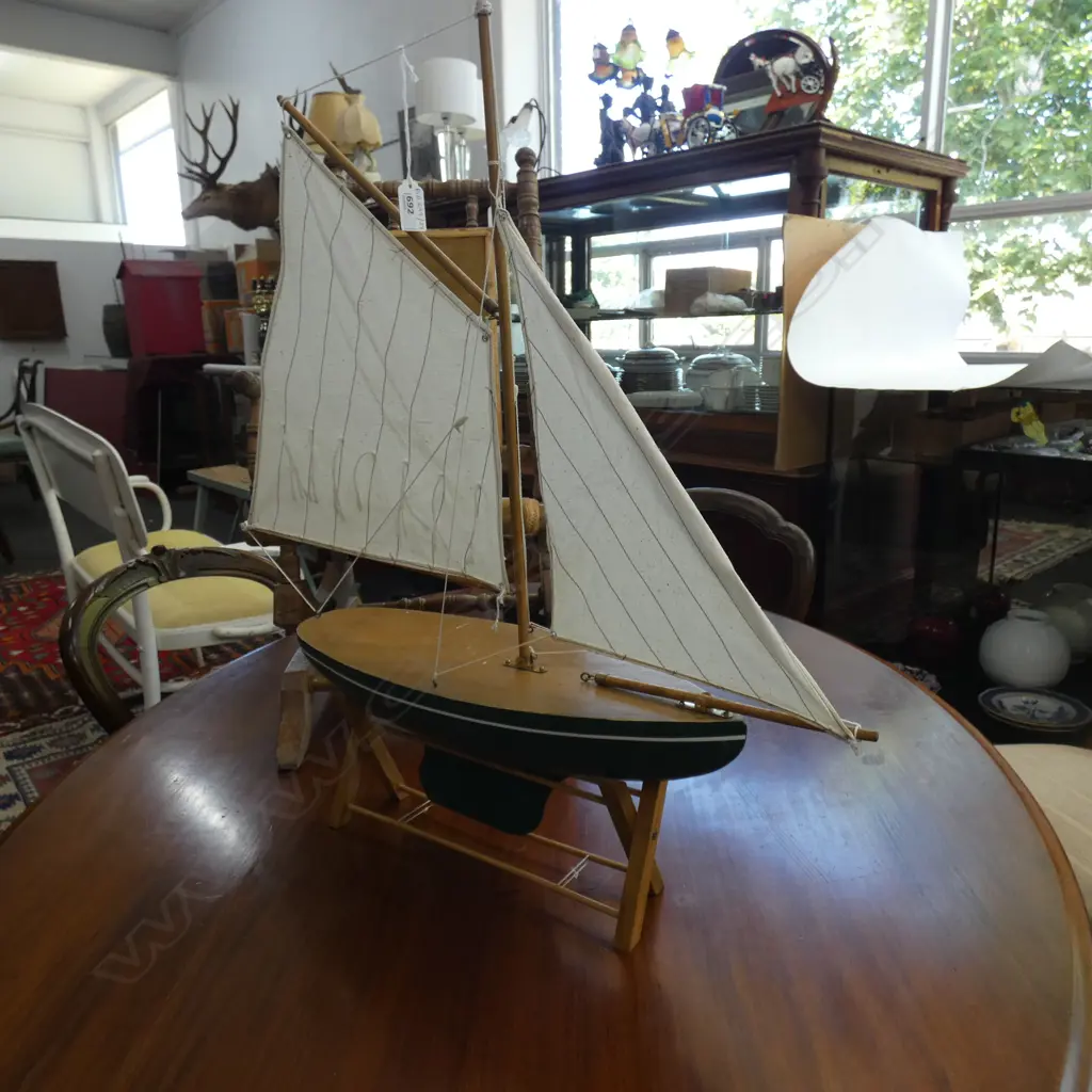 POND YACHT ON STAND H.660mm Image 1++