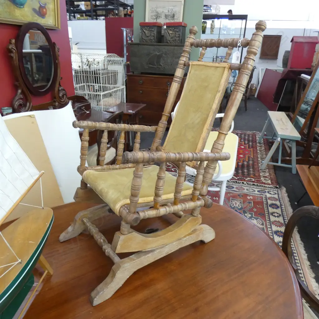 VINTAGE MINIATURE ROCKING CHAIR Image 1++