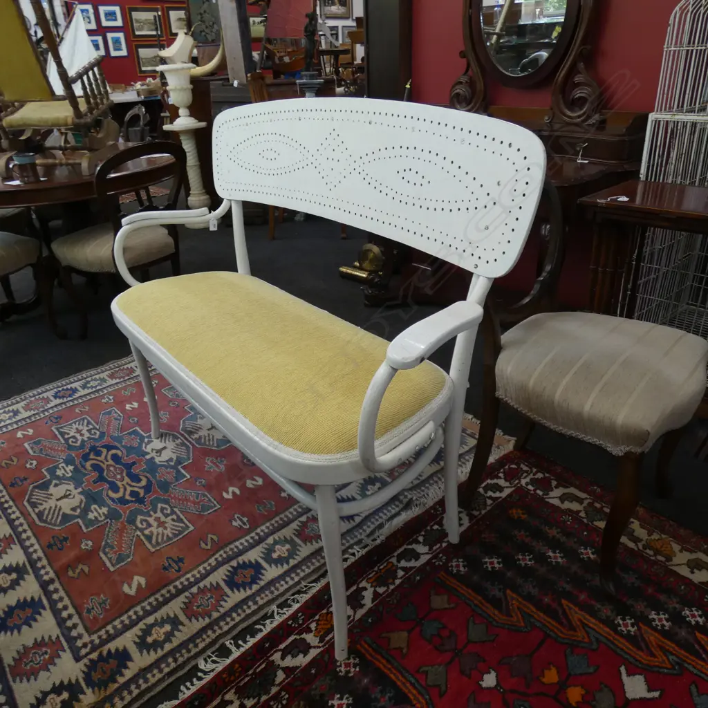 WHITE PAINTED BENTWOOD SEATEE W.1200mm Image 1++