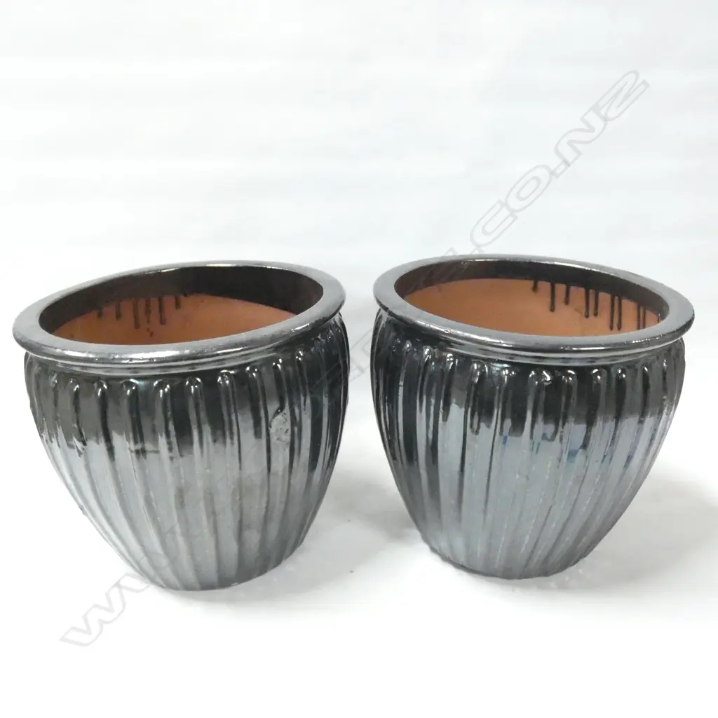 PR BLACK GLAZED GARDEN POTS WITH RIDGED DESIGN DIA 295 X H 280MM Image 1++