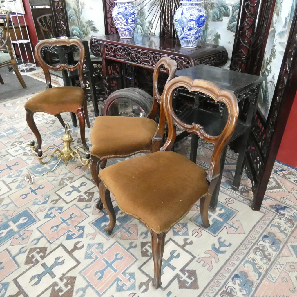 3 VICTORIAN BALLOON BACK CHAIRS Image 1++