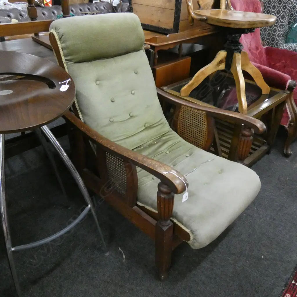 UPHOLSTERED OAK RECLINING CHAIR Image 1++
