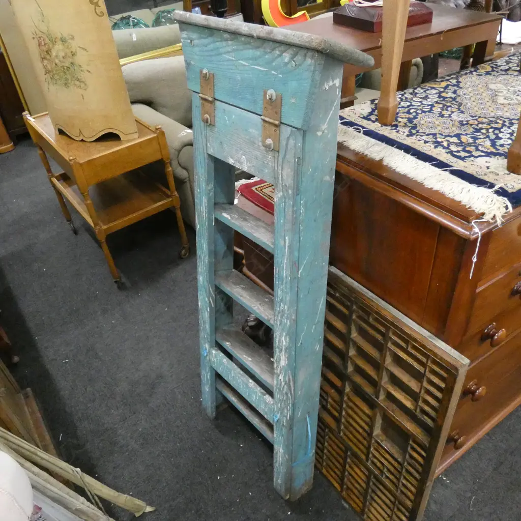FRENCH VINTAGE PAINTED STEP LADDER Image 1++