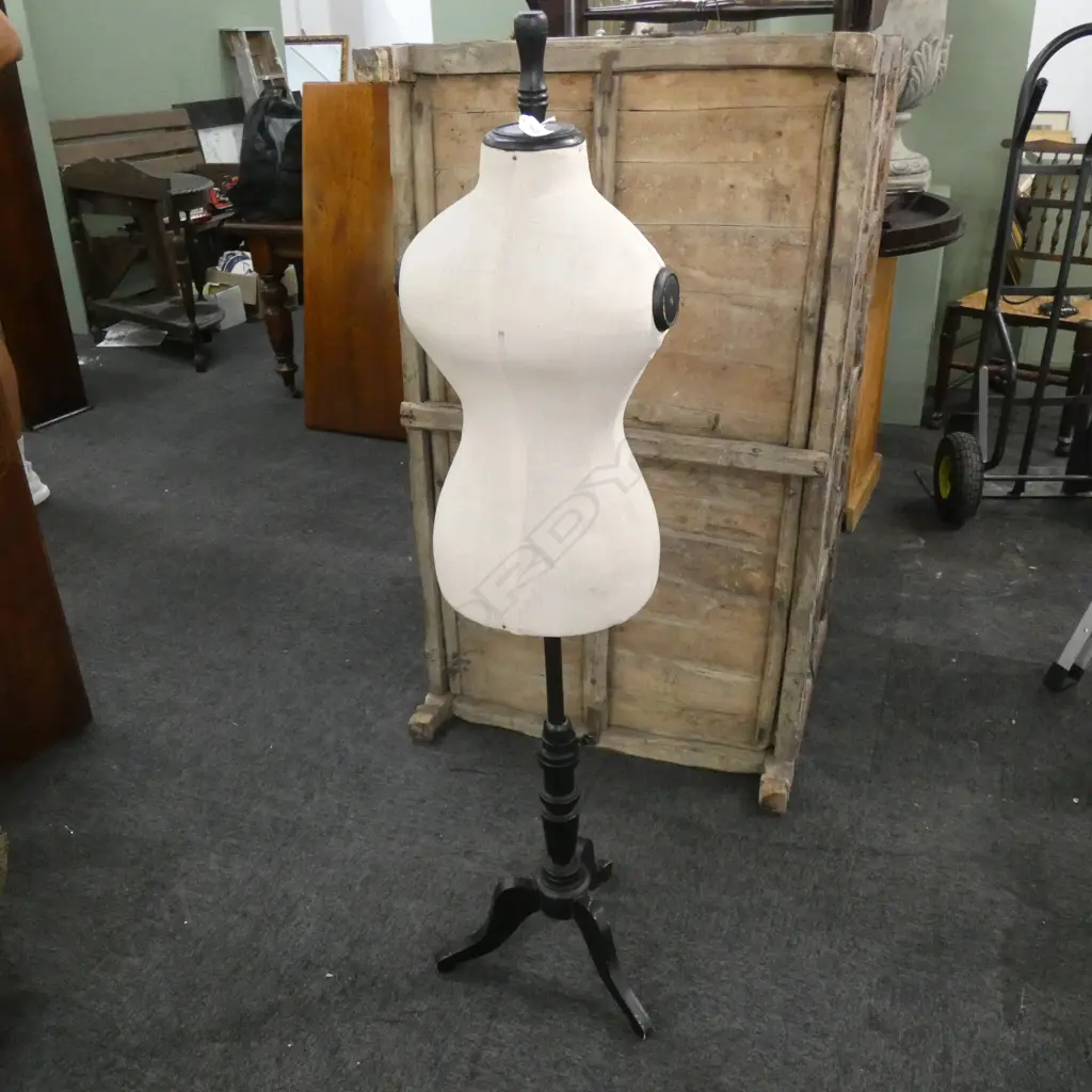 VICTORIAN STYLE MANNEQUIN DRESS MODEL ON ADJUSTABLE STAND Image 1++