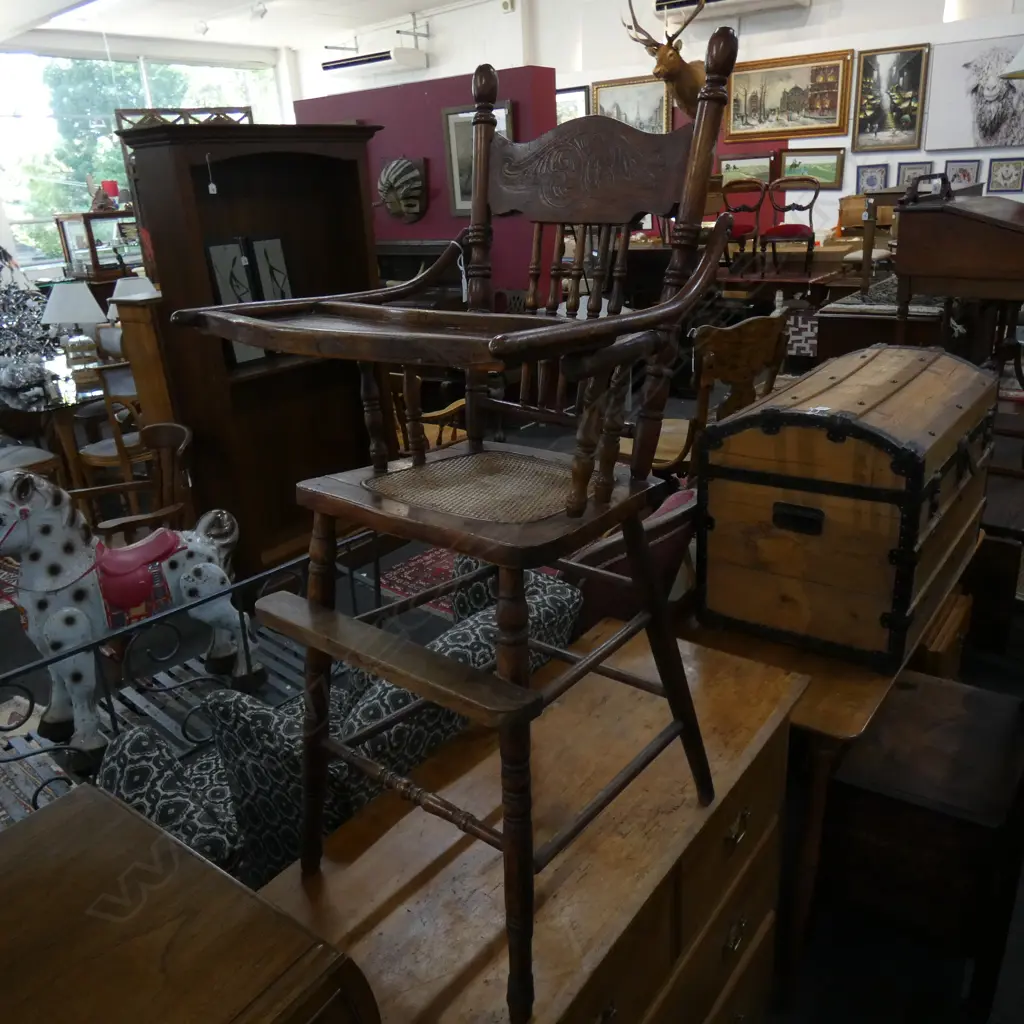SPINDLE BACK HIGH CHAIR Image 1++