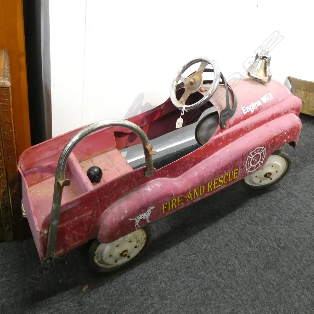 'INSTEP' VINTAGE FIRE ENGINE PEDAL CAR L.1000mm Image 1++