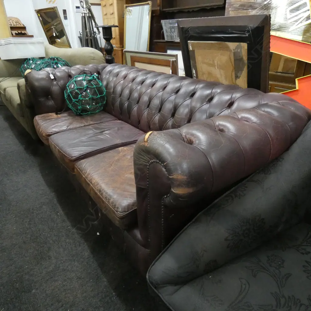 LEATHER 3 SEATER CHESTERFIELD SOFA... Image 1++